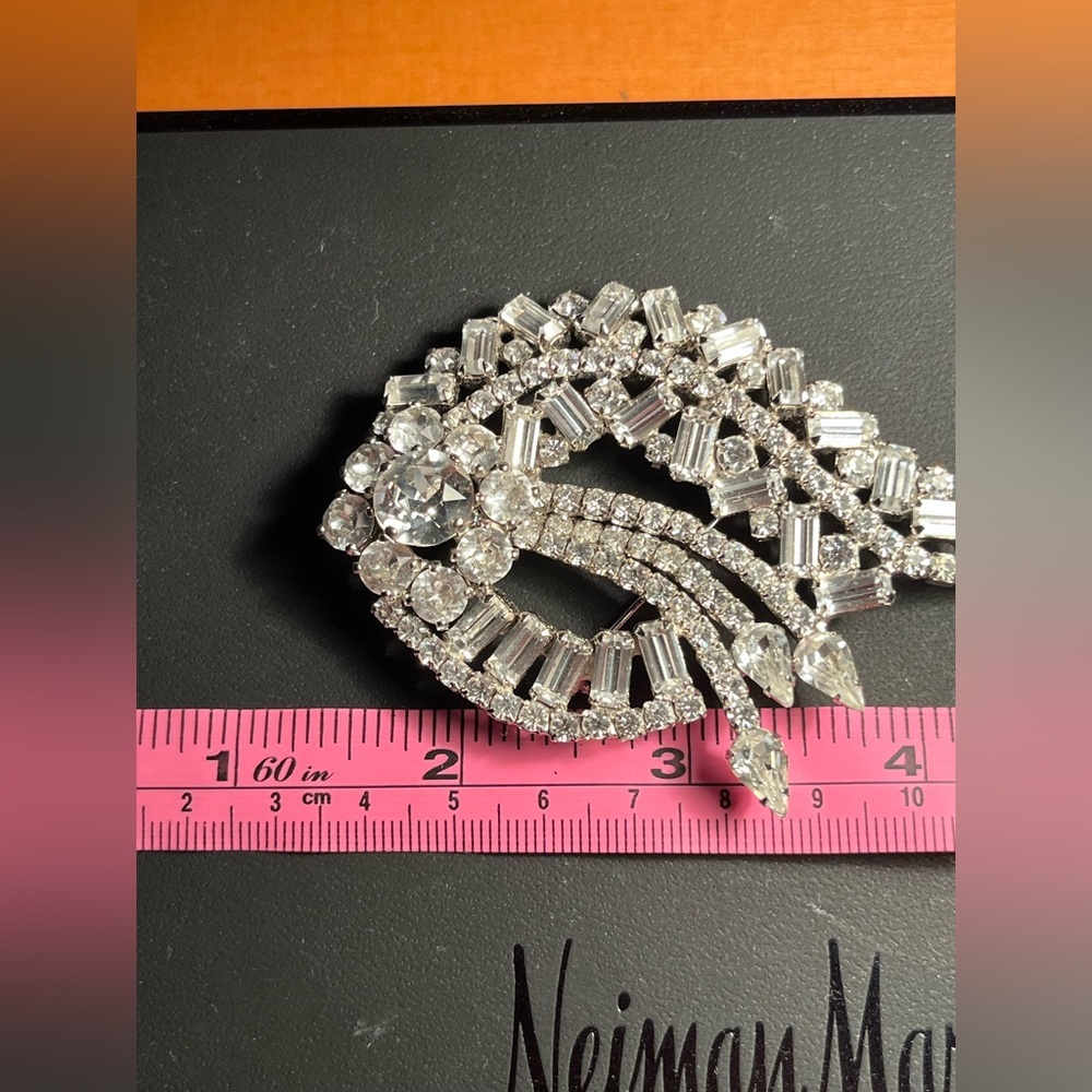 ELEGANT VINTAGE WEISS 1950s ERA RHINESTONE Brooch 💎💎💎💎💎💎💎💎💎💎💎💎💎💎💎💎💎💎💎 - Picture 5 of 7